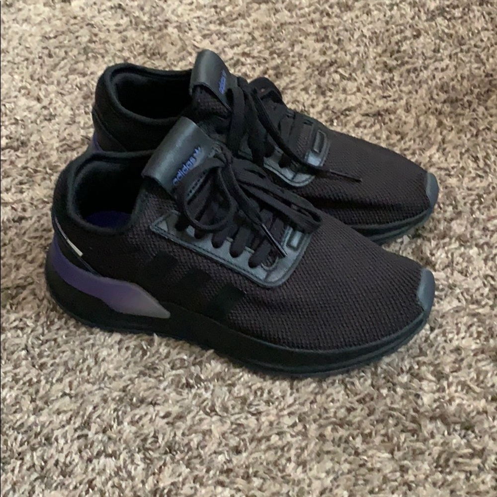 ADIDAS SWIFT RUN SHOES